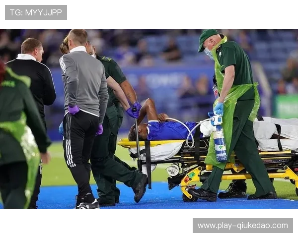 多特蒙德小将训练中骨折,青年队紧急上调补位 多特蒙德小将训练中骨折,青年队紧急上调补位